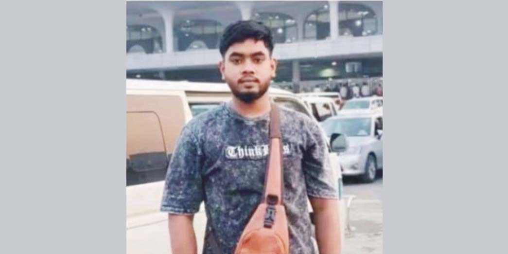  পক্ষাঘাতগ্রস্ত বাবার সংসারের প্রদীপ নিভে গেল সিঙ্গাপুরে