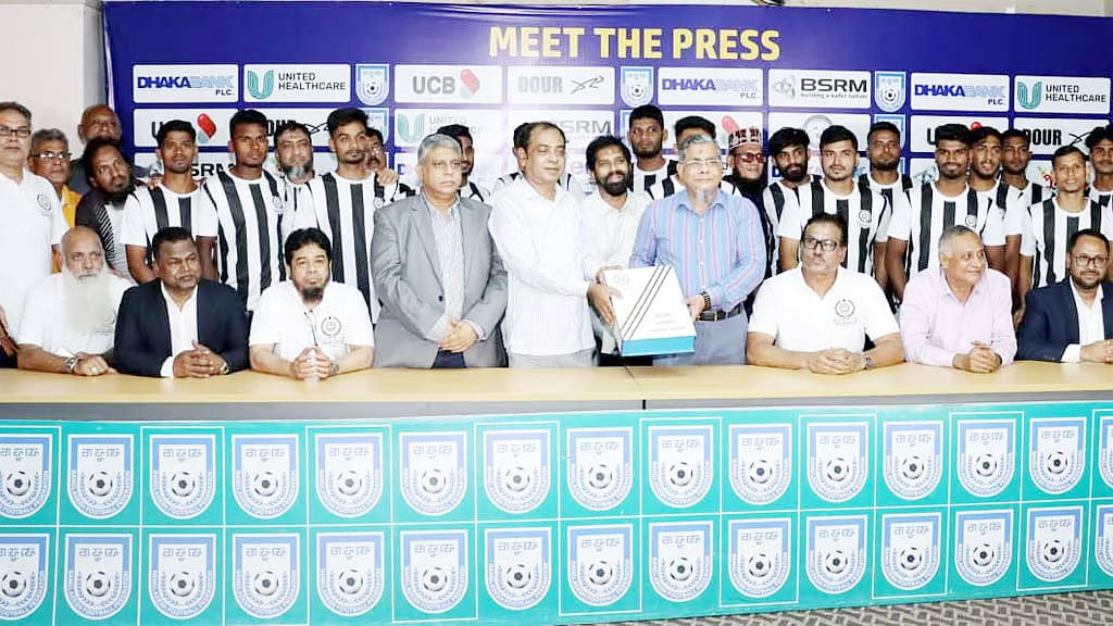 চ্যাম্পিয়ন কিংসের ‘ঘর শূন্য করে’ দল গোছাল মোহামেডান