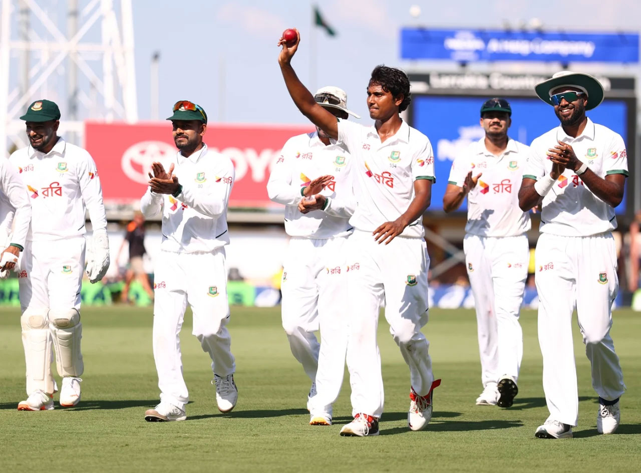 উইকেট নিয়ে ধাঁধায় ছিল অস্ট্রেলিয়া