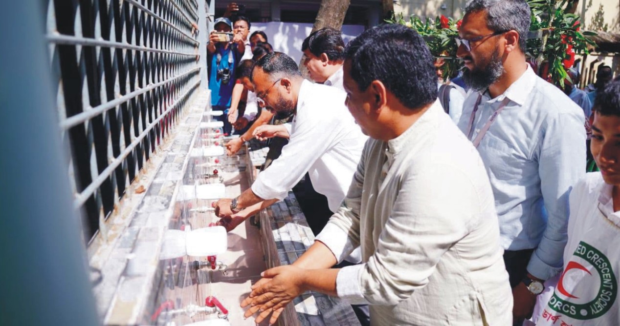 কুমিল্লা মডার্ণ হাই স্কুলে নিরাপদ খাবার পানির স্থাপনার উদ্বোধন