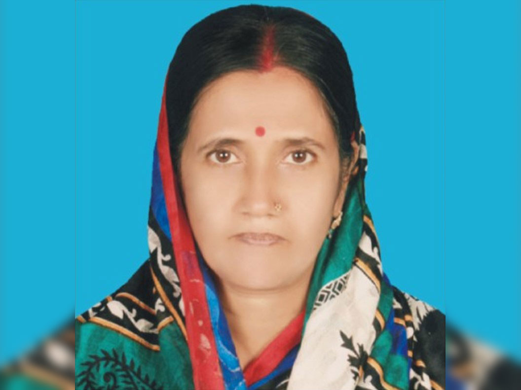 চান্দিনায় ঘরে ঢুকে নারীকেপিটিয়েহত্যা