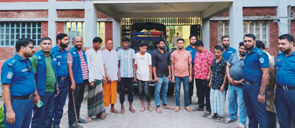 ব্রাহ্মণপাড়া মোবাইল কোর্টের অভিযানে গ্রেপ্তার ১০ জন, বিভিন্ন মেয়াদে কারাদণ্ড