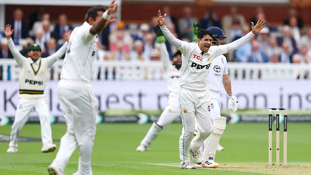   ২৯০ রানে থামল ইংল্যান্ডের ইনিংস