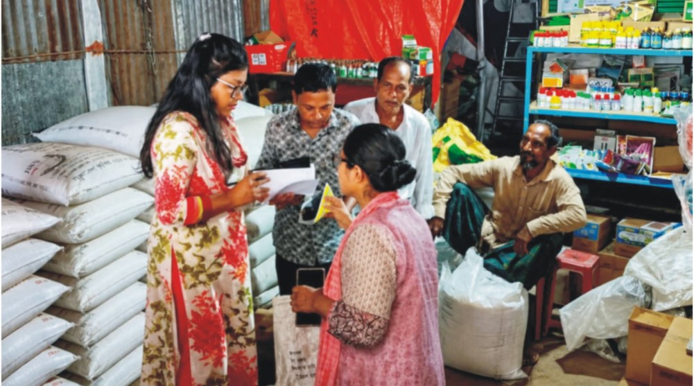   বুড়িচংয়ে মেয়াদোত্তীর্ণ  ও নিষিদ্ধ বালাইনাশক  বিক্রি করায় জরিমানা