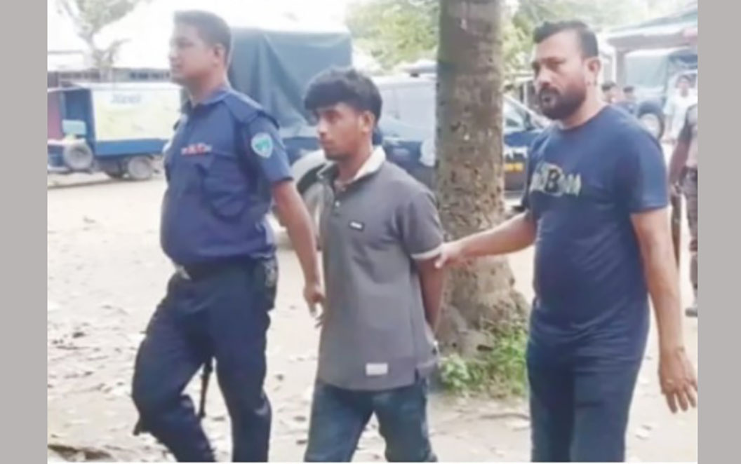  কুমিল্লায় প্রেমিকের ডাকে  সাড়া দিয়ে সংঘবদ্ধ ধর্ষণের  শিকার স্কুলছাত্রী আটক ১; চারজন পলতাক