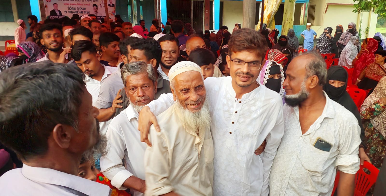 মনোহরগঞ্জে বিএনপির চেয়ারম্যান মনোনয়ন প্রত্যাশী শামছুল আলম মানিকের উঠান বৈঠক 