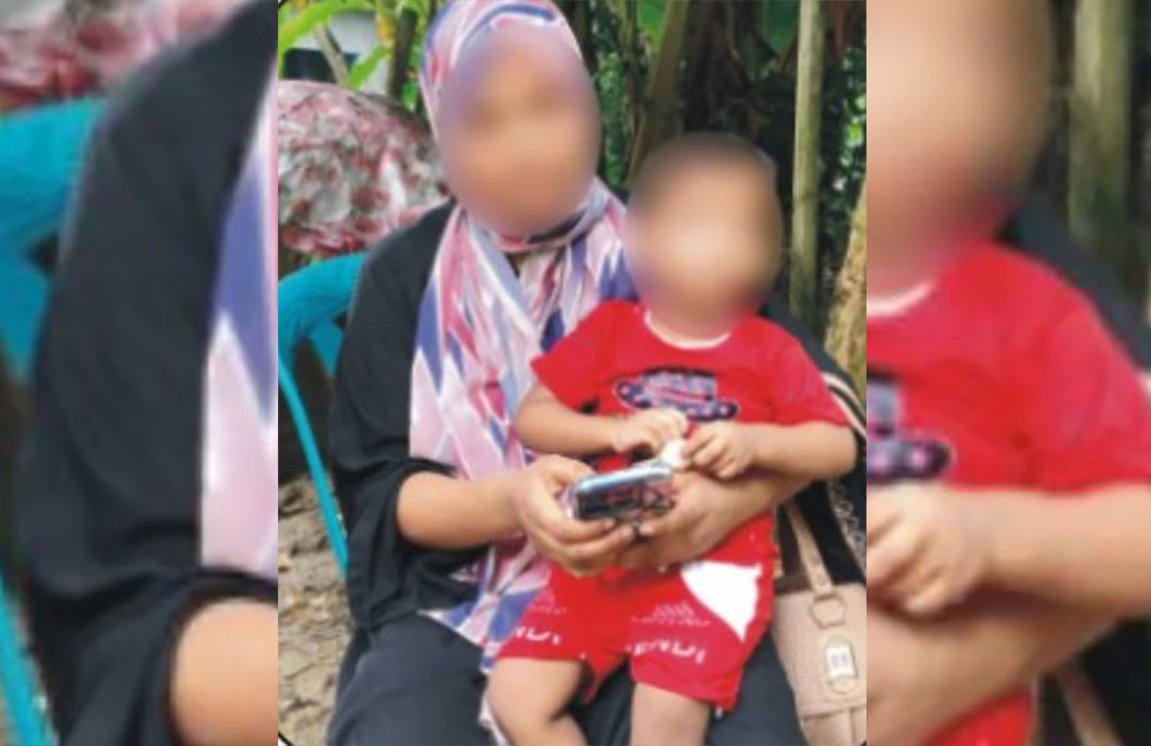  দেবিদ্বারে স্ত্রীর মর্যাদা ও সন্তানের স্বীকৃতির  দাবিতে প্রবাসীর বাড়িতে নারীর অবস্থান