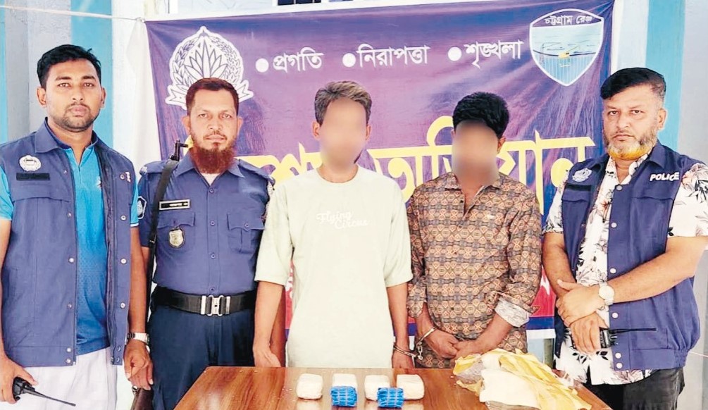  কুমিল্লায় ১৩ শীর্ষ মাদক কারবারিসহ গ্রেপ্তার ৭৫ 
