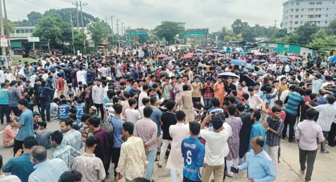 কুবি শিক্ষার্থীদের মহাসড়ক অবরোধ