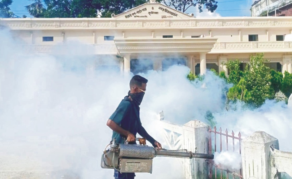 ডেঙ্গু প্রতিরোধে  কুসিকের মশক  নিধন অভিযান