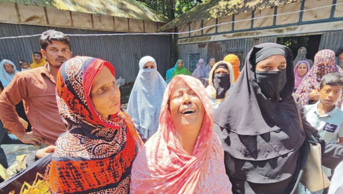‘আমাকে মেরে ফেল’ বলার পর নিজের মাও  ভাতিজিকে হত্যা 