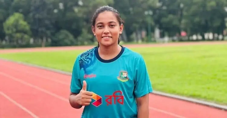 ছেলেদের সঙ্গে অনুশীলন করা ইমান্তা বাংলাদেশ অনূর্ধ্ব-১৯ দলে