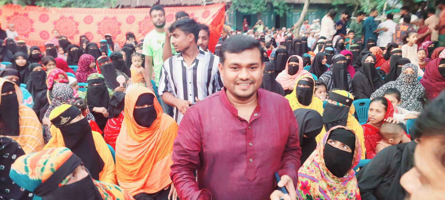 মনোহরগঞ্জের উত্তর হাওলায় চেয়ারম্যান প্রার্থী সালেহ আহমেদের উঠান বৈঠক