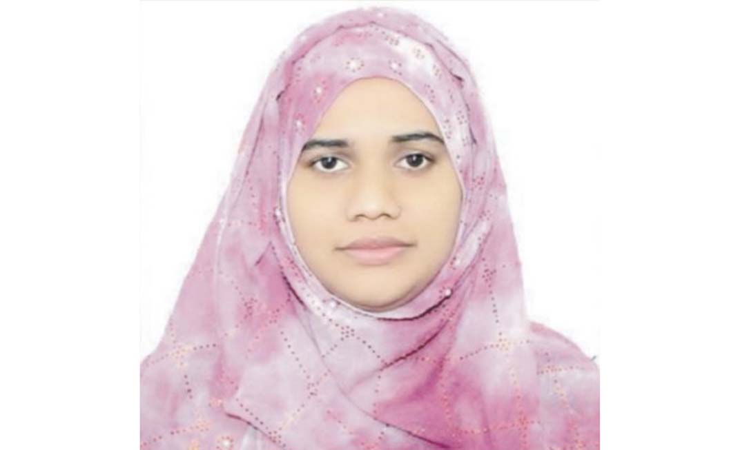    অবশেষে চাকরির নিয়োগপত্র হাতে পেলো তাসলিমা,  কৃতজ্ঞতা জানাতে আসলেন এমপির কার্যালয়ে 