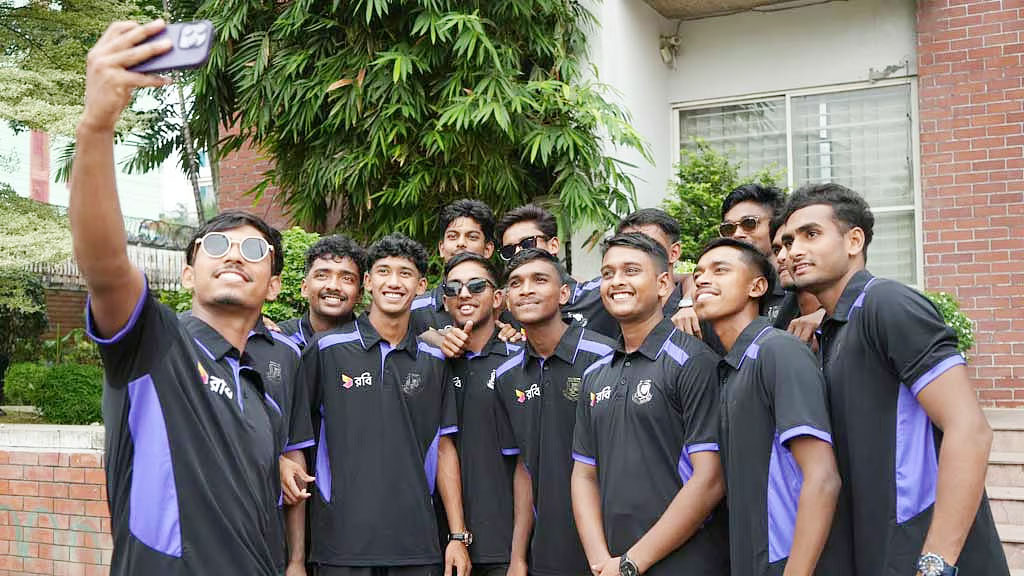 ভিসা জটিলতায় অনিশ্চিত যুবাদের ওমান সফর