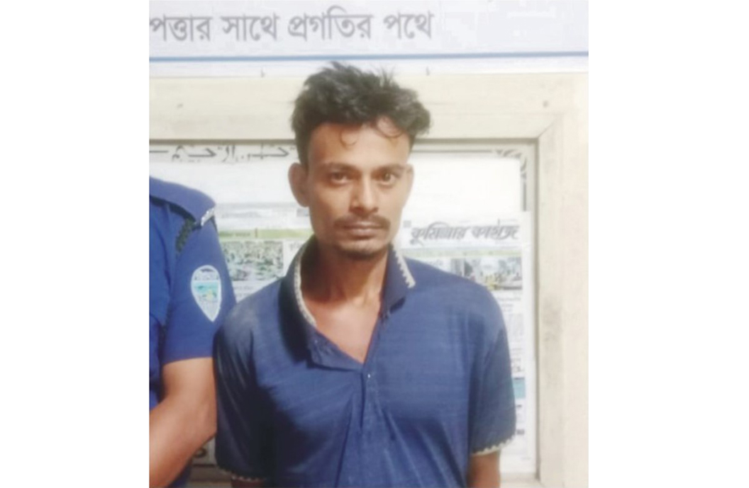  ৪ বছরের সাজা এড়াতে  ৮ বছর ভারতে পলাতক 