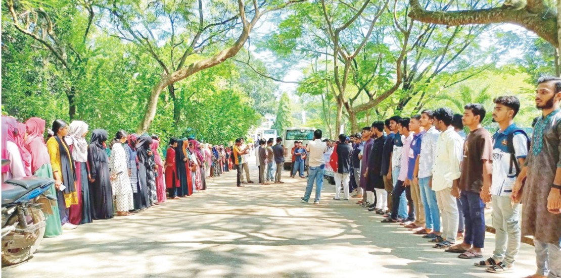  অপ্রতিম হত্যাকাণ্ডের বিচার ত্বরান্বিত  করার দাবিতে কুবিতে মানববন্ধন