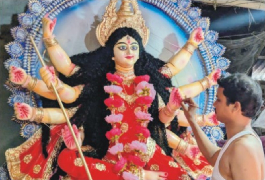কুমিল্লার মন্ডপে মণ্ডপে ঢাকে পরবে কাঠি 