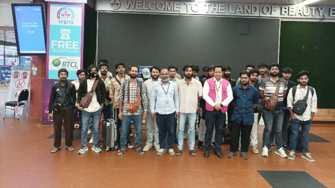 কম্বোডিয়ার বন্দিদশা থেকে দেশে ফিরলেন ৩০ বাংলাদেশি