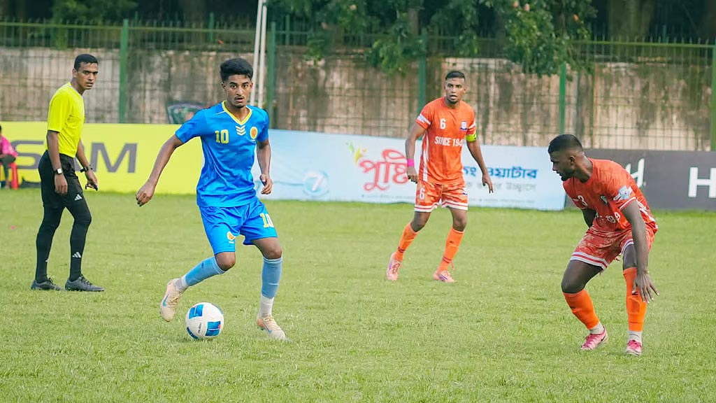 তিন লাল কার্ডের ম্যাচে আবাহনীর হার