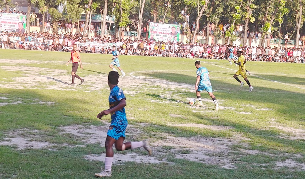 বরুড়াকে টাইব্রেকারে হারিয়ে ফাইনালে আদর্শ সদর