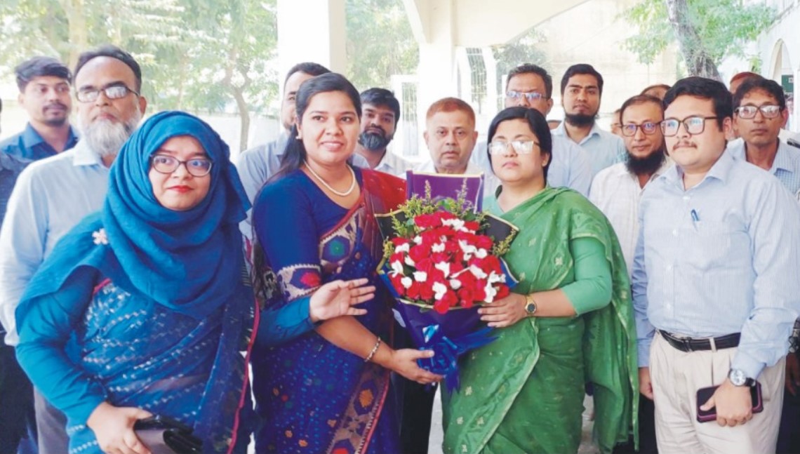মনোহরগঞ্জে বিভিন্ন দপ্তর ও শিক্ষাপ্রতিষ্ঠান পরিদর্শন করলেন কুমিল্লা জেলা প্রশাসক