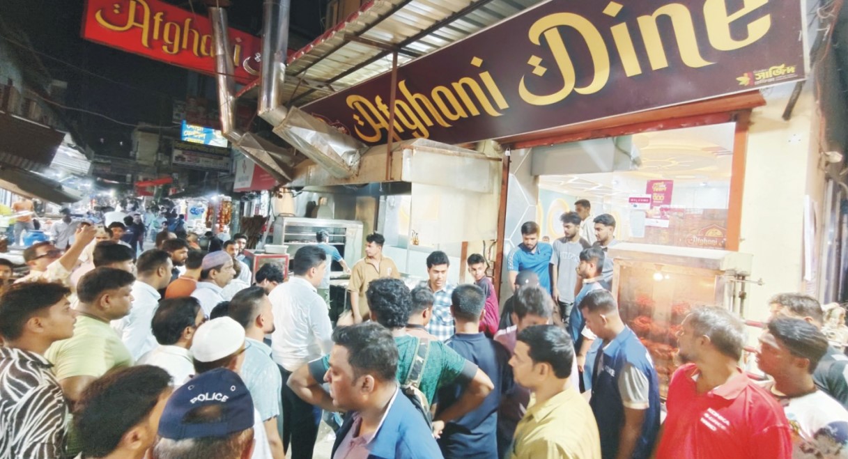দাউদকান্দির গৌরীপুর বাজারে মোবাইল কোর্টের অভিযানে ৫ প্রতিষ্ঠানকে অর্থদন্ড