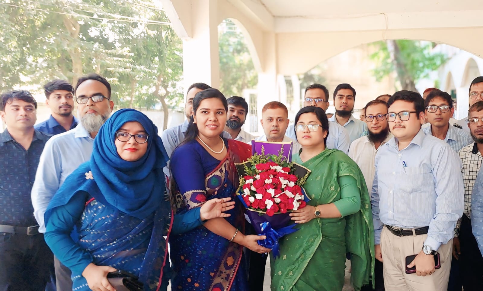 কুমিল্লার মনোহরগঞ্জে জেলা প্রশাসকের বিভিন্ন দপ্তর পরিদর্শন