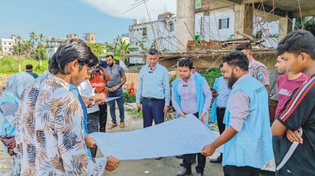 কুমিল্লায় নকশা বহির্ভূত ভবনের বিরুদ্ধে অভিযান