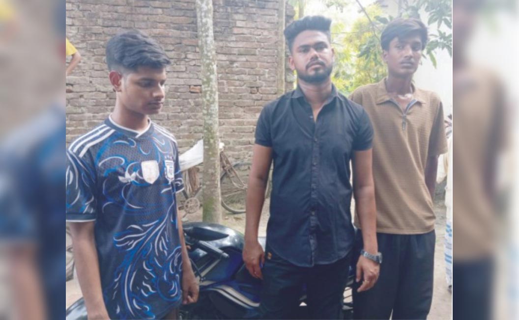 বুড়িচংয়ে ডিবি পরিচয়ে সড়কে ত্রাস সৃষ্টির অভিযোগ, আটক ৩