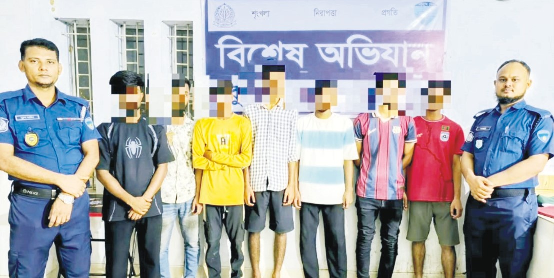 কুমিল্লায় মাদক ব্যবসায়ী, কিশোর গ্যাং, ছিনতাইবিরোধী অভিযানে আটক ৩৫১