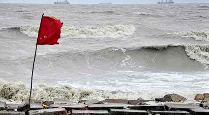 সমুদ্রবন্দরে ৩ নম্বর সতর্ক সংকেত, নদীতে দুই