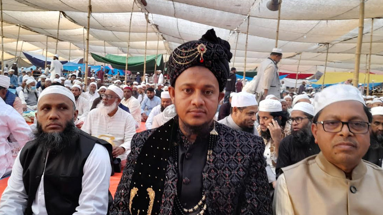 বিশ্ব ইজতেমায় খেজুর বিলিয়ে যৌতুকবিহীন ৭২ যুগলের বিয়ে
