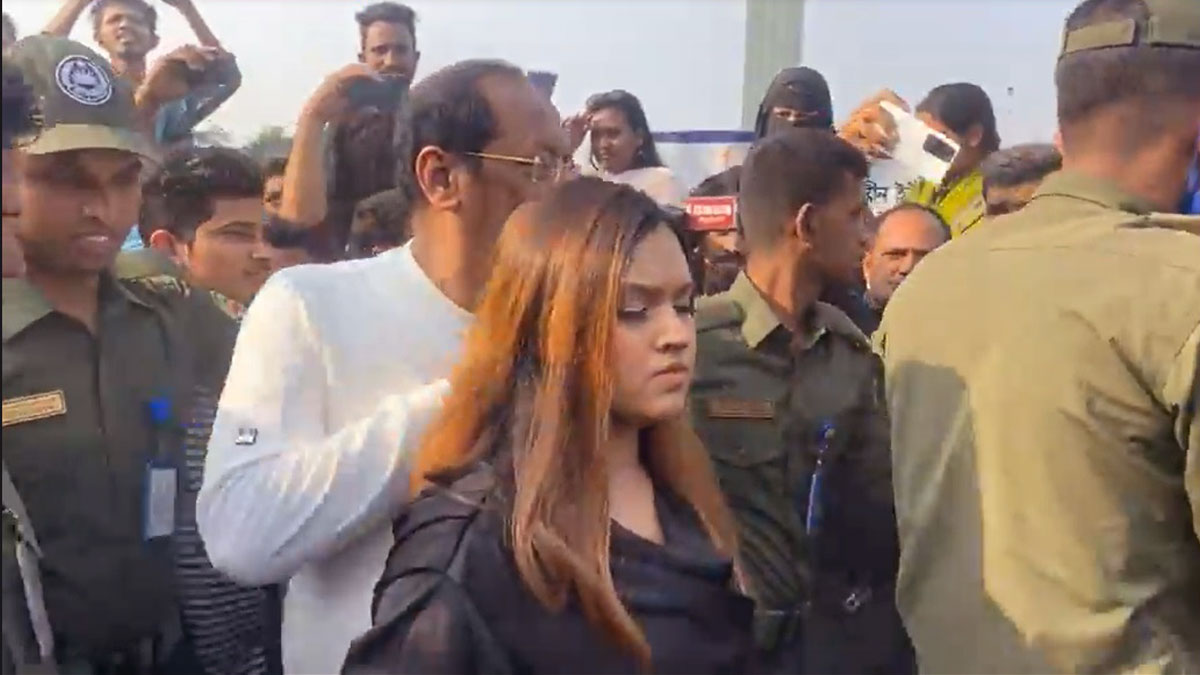 আবারও বইমেলা ছাড়লেন মুশতাক-তিশা