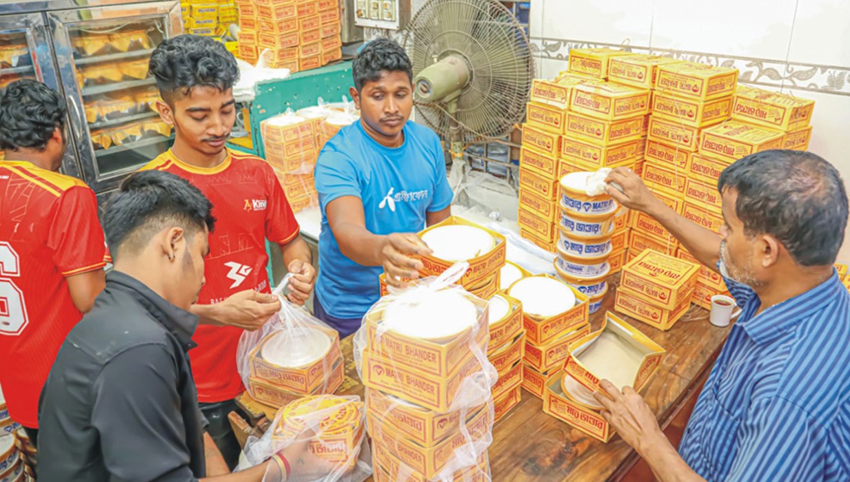 শতবর্ষের ঐতিহ্যবাহী কুমিল্লার রসমালাই 