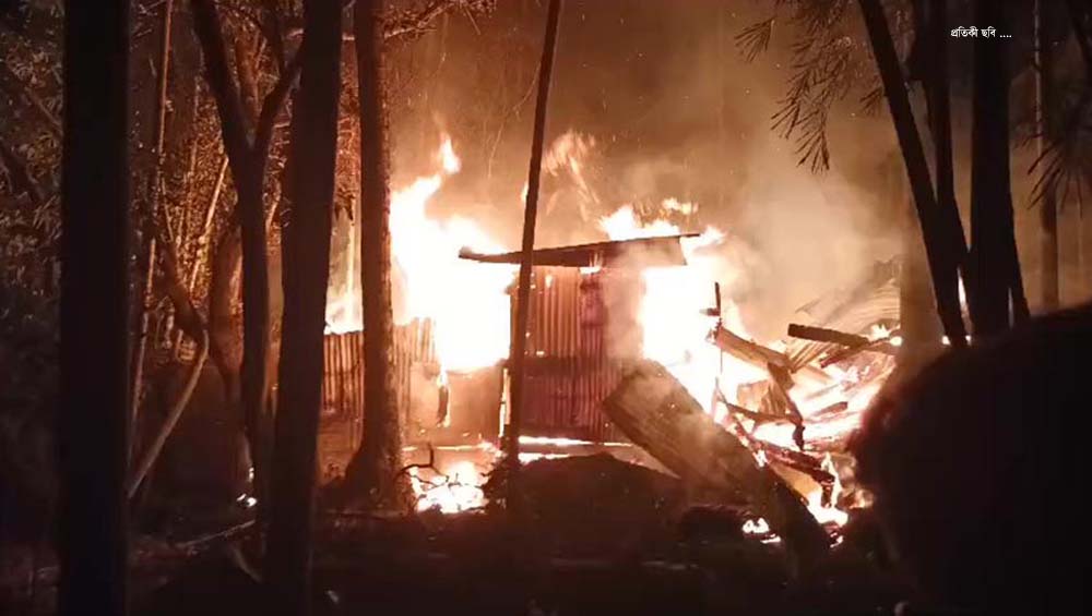  তিতাসে আগুনে বসতঘর ছাই ১০ লাখ টাকার ক্ষতি