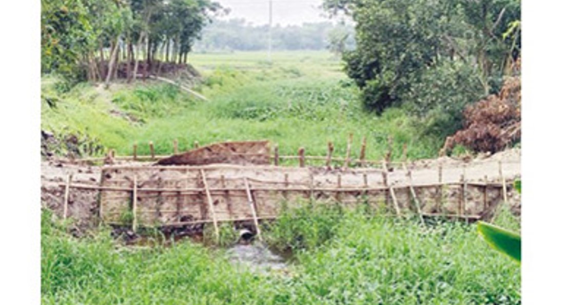 খিড়া নদীতে নির্মাণ করা সেই বাঁধ অপসারণ 