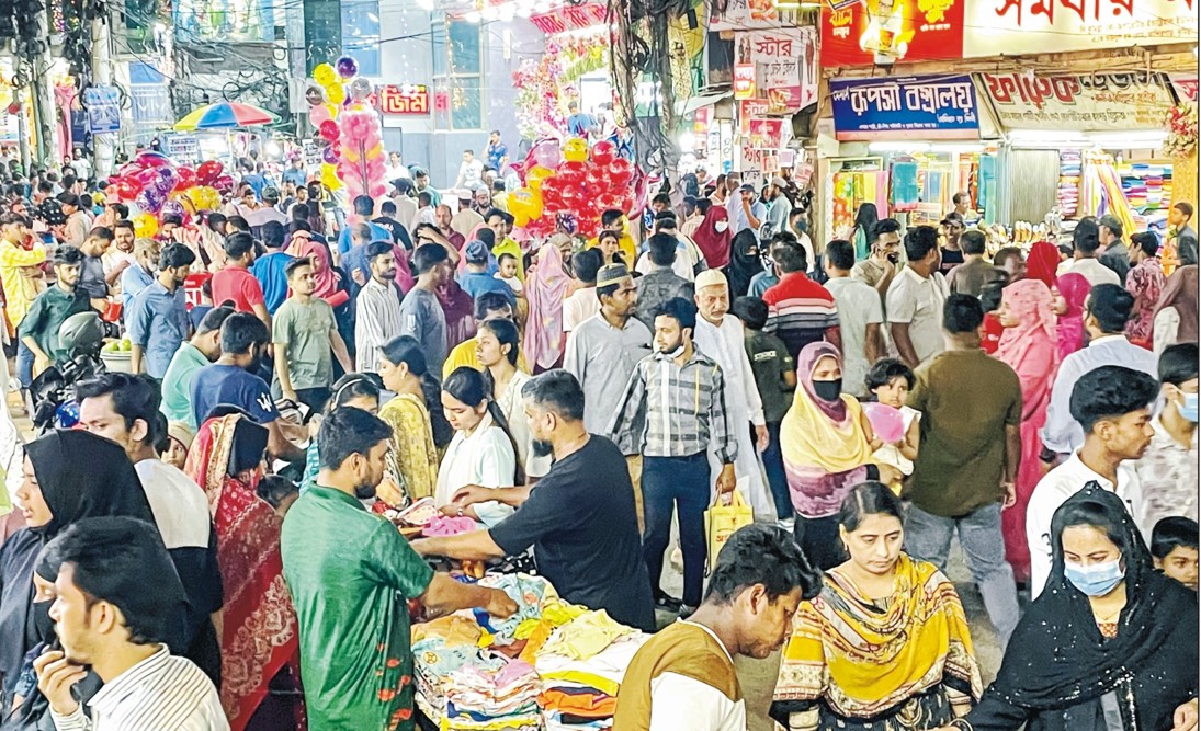 মার্কেটে ক্রেতার ঢল 