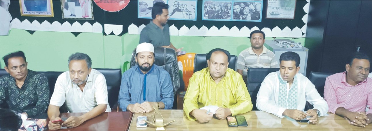  নাঙ্গলকোটে নির্বাচন স্থগিত হওয়ার পর দু’প্রার্থীর সংবাদ সম্মেলন 
