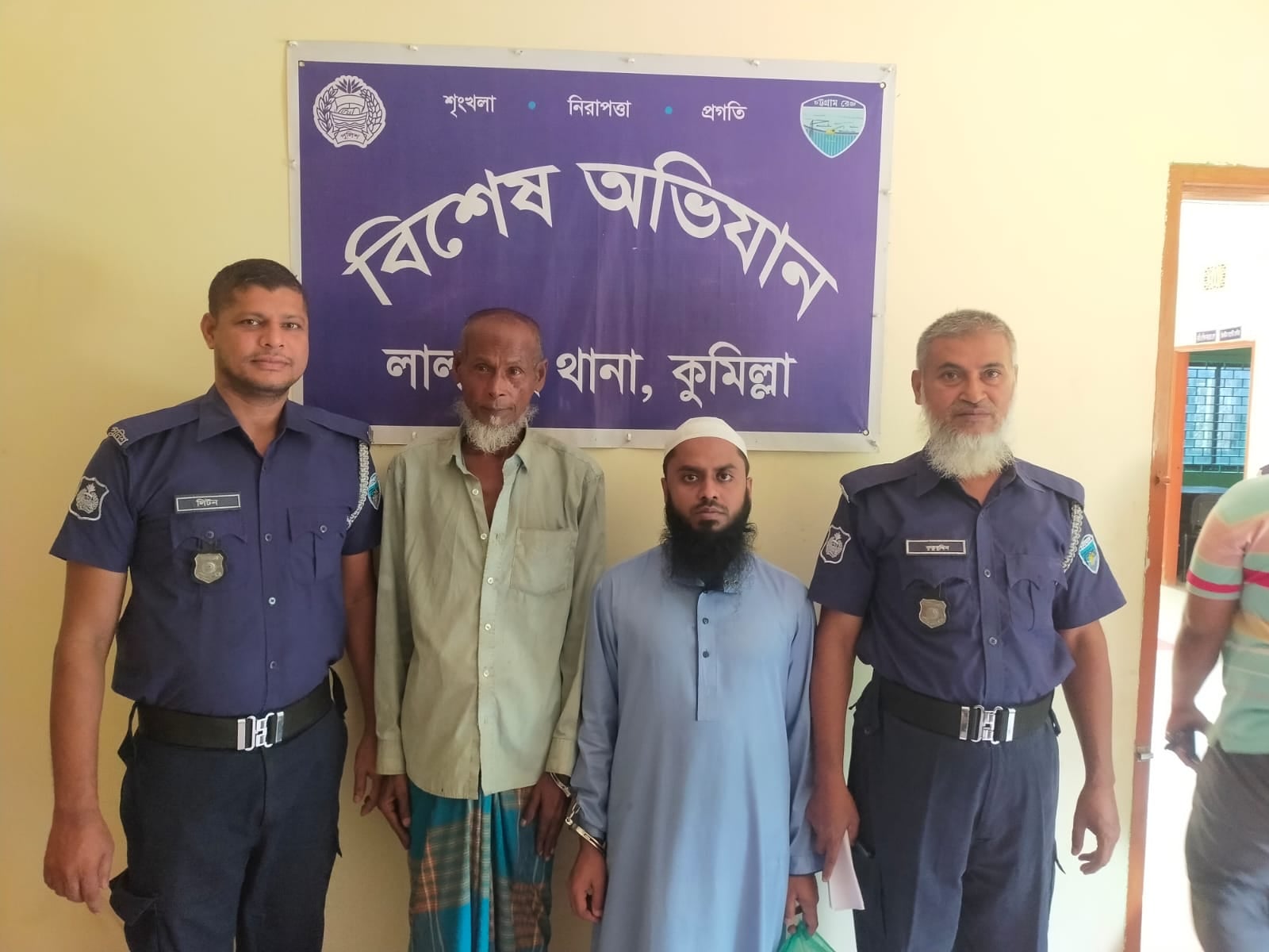 লালমাই উপজেলায় শিশু বলাৎকারের অভিযোগে শিক্ষক গ্রেফতার 
