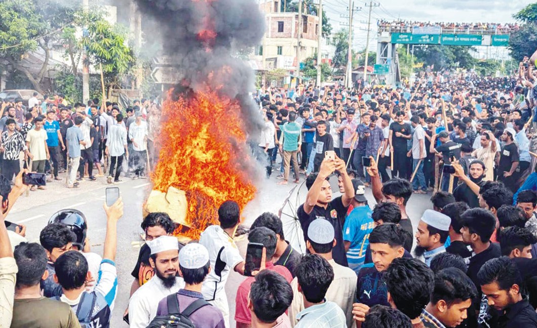   কুমিল্লায় শিক্ষার্থীদের  মহাসড়ক অবরোধ 