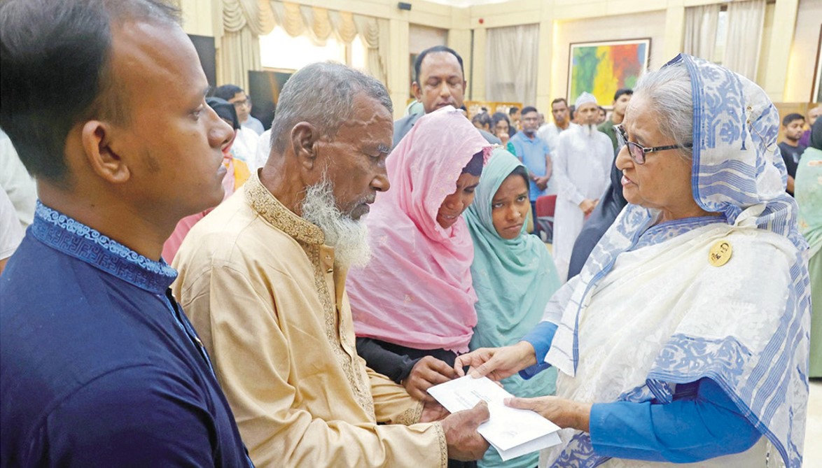  প্রধানমন্ত্রীর সঙ্গে নিহত ৩৪  জনের পরিবারের সাক্ষাৎ