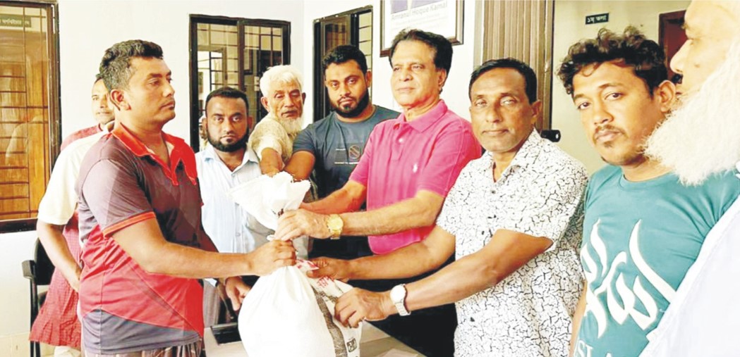   চৌদ্দগ্রামে ভার্ড কামালের উদ্যোগে বন্যা ক্ষতিগ্রস্ত পরিবারের মাঝে খাদ্য সামগ্রী বিতরণ