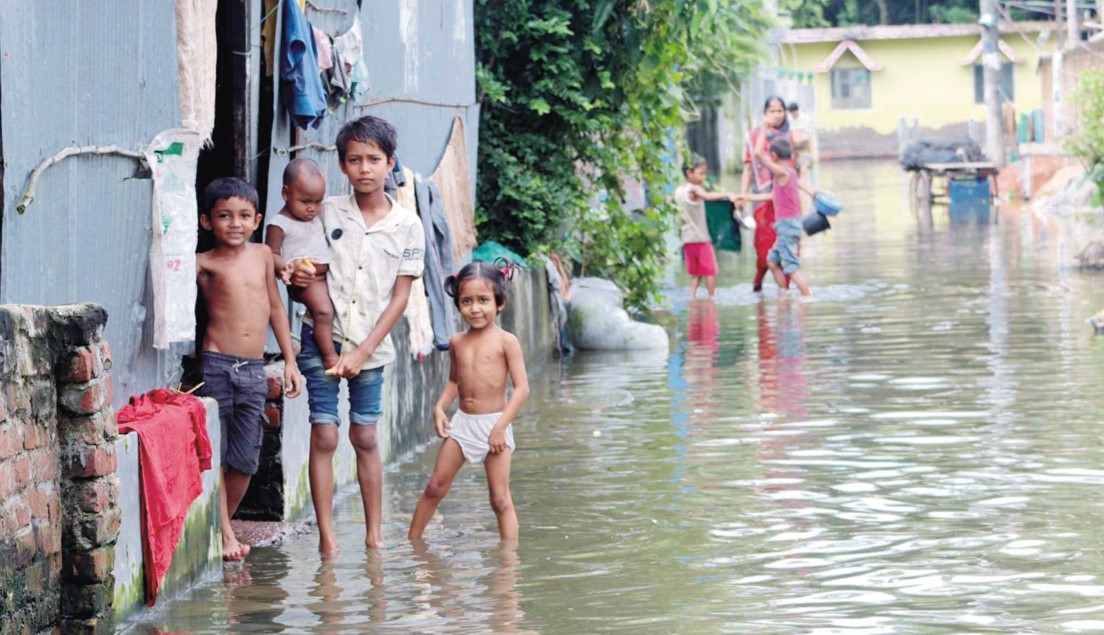 বন্যায় বাড়ছে স্বাস্থঝুঁকি