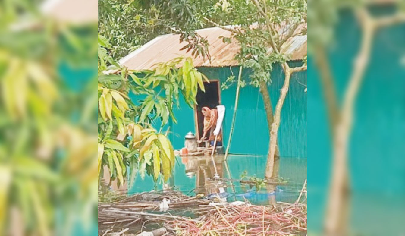  পানিবন্দি মানুষের কষ্টের জীবন