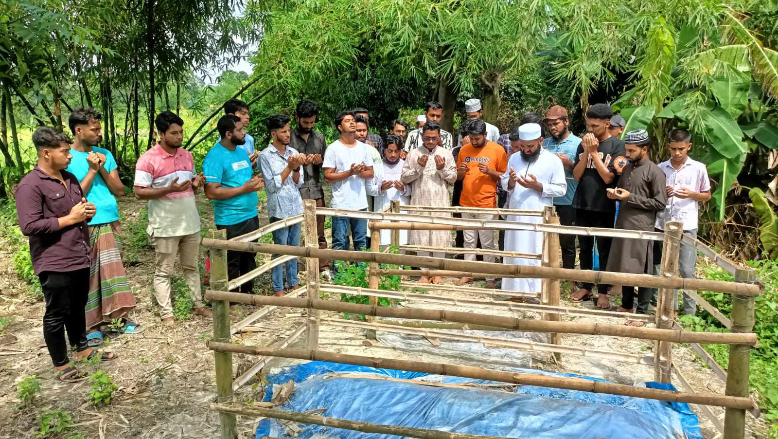 কুমিল্লায় শহীদ পরিবারের খোঁজখবর নেন বৈষম্য বিরোধী ছাত্র আন্দোলনের সমন্বয়করা