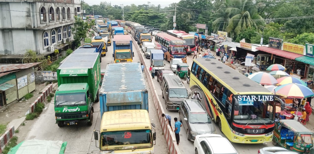  মহাসড়কের  তীব্র যানজট; দুর্ভোগ 