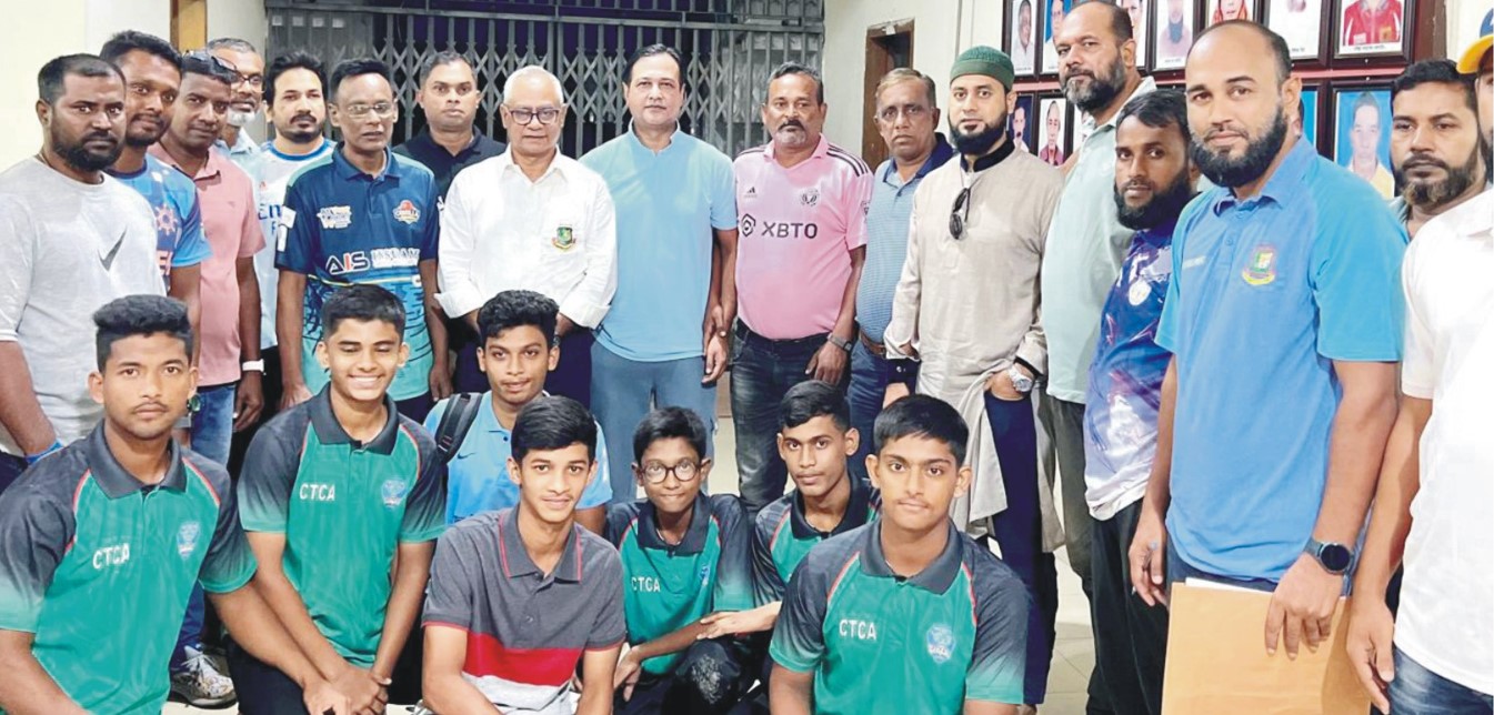 আসিফ আকবরের সাথে কুমিল্লা জেলার খেলোয়াড় ও কর্মকর্তাদের মতবিনিময়