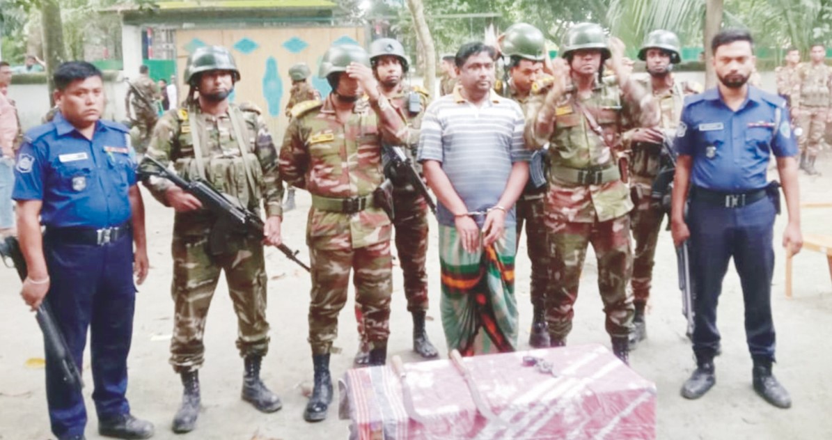 বরুড়ায় রিভলভারসহ একজন গ্রেফতার  