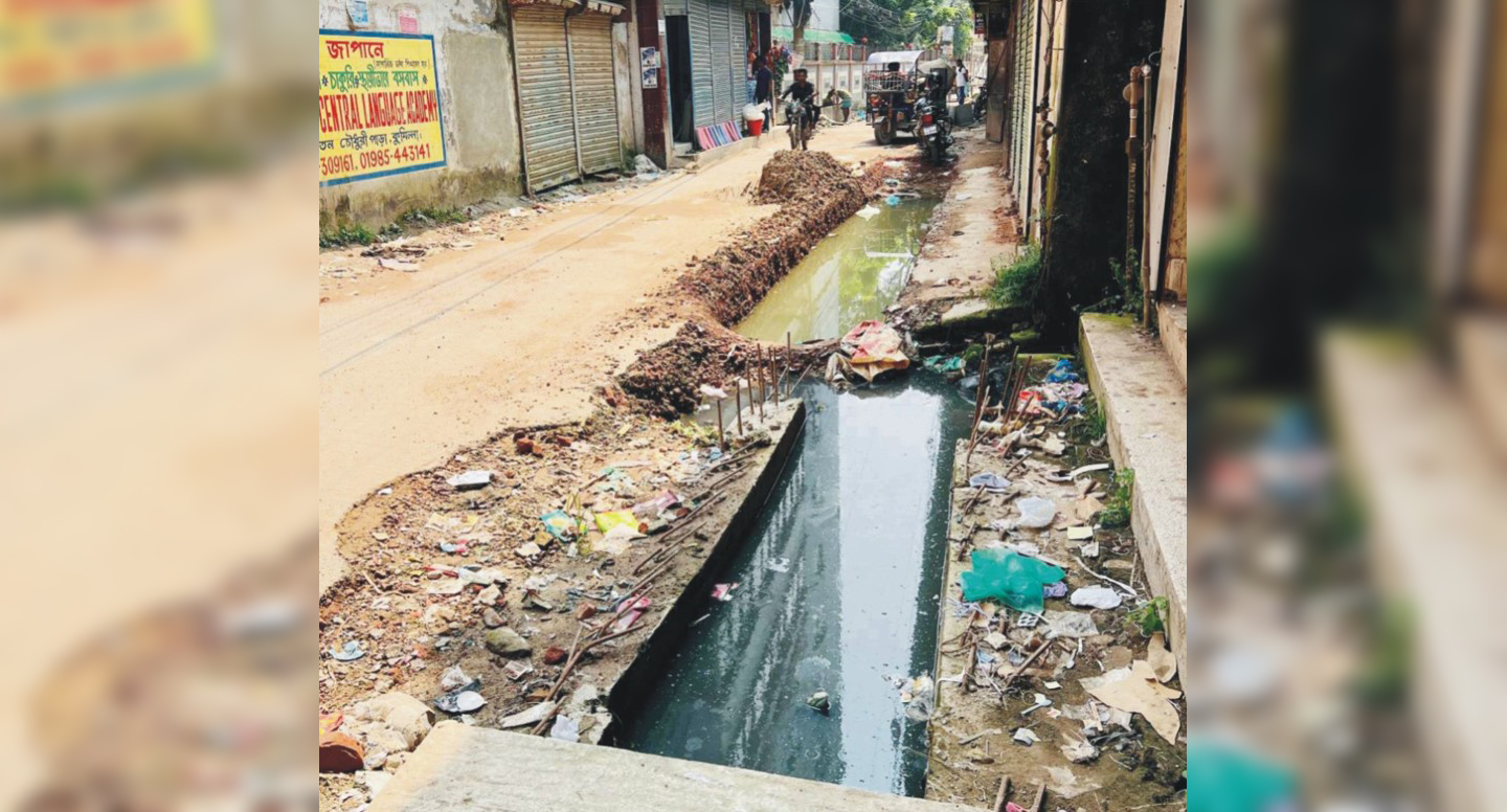 ঠিকাদার পলাতক! স্থবির হয়ে আছে কুমিল্লা নগরীর উন্নয়ন কাজ 